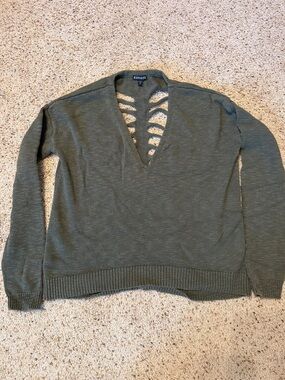 Women’s Express Olive Cutout V-Neck Knit Sweater- small
